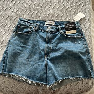 NWT Abercrombie & Fitch Curve Love High Rise 4” Mom Short - Size 14